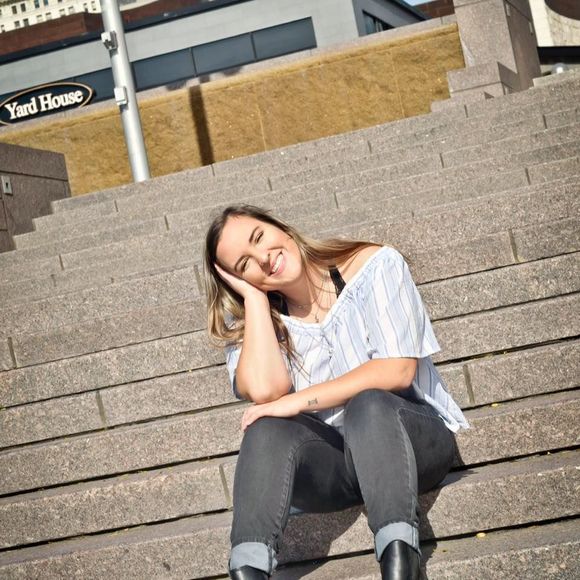 Meet your Posher, Isabelle - Picture 1 of 1